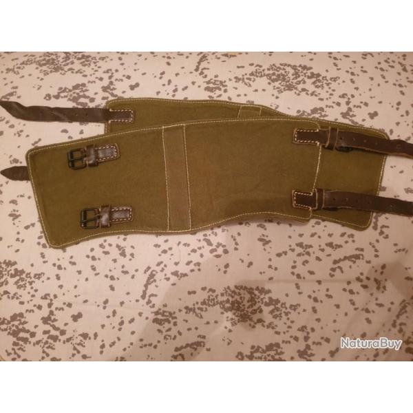 Paire de gutres WH Allemande WW2 en reproduction verte et cuir marron   A25.1