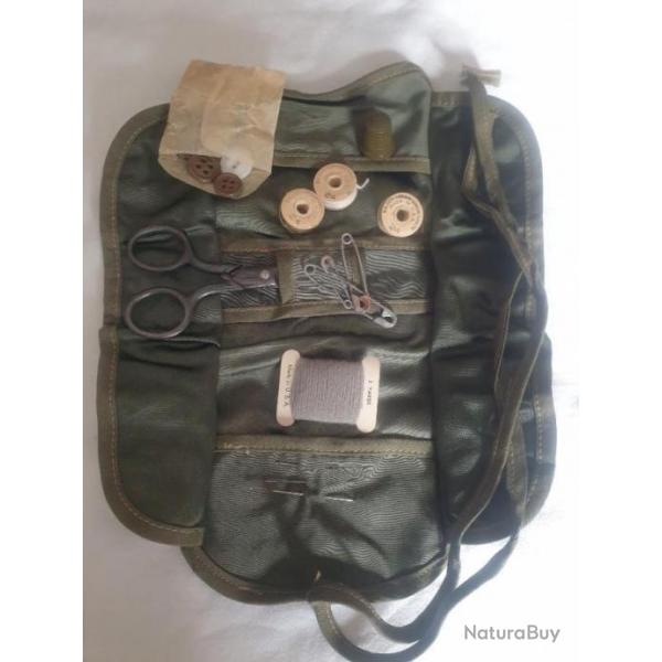 Trousse de couture individuelle US WW2 originale,  avec ses accessoires    A25.1