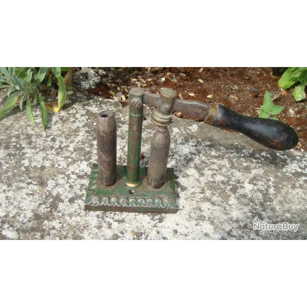 OUTIL ANCIEN POUR CARTOUCHES A IDENTIFIER