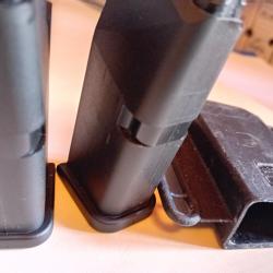 Lot 2 chargeurs + porte chargeur GLOCK