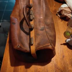 très beau et ancien Sac western en cuir