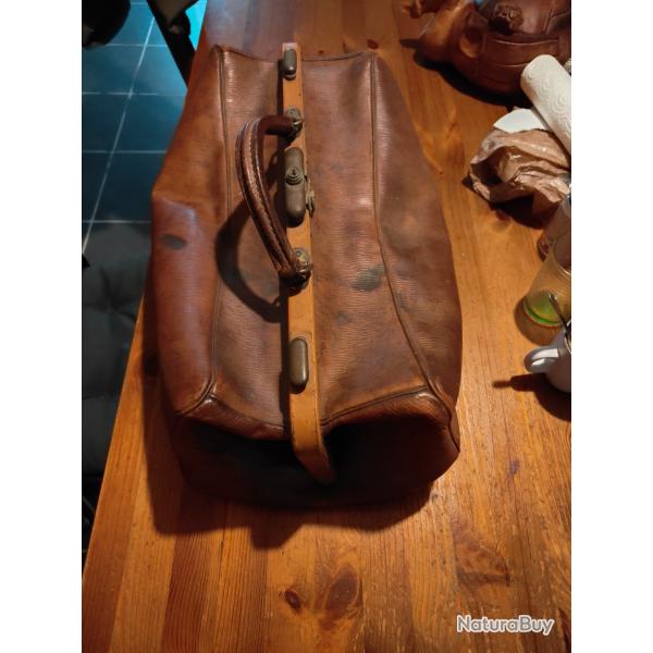 trs beau et ancien Sac western en cuir