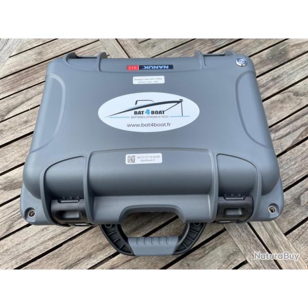 Batterie lithium Bat4boat Energy Case LiFePo4 24V 105Ah avec chargeur 10A et sorties 120Ah graphite