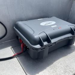 Batterie lithium Bat4boat  Energy Case LiFePo4 36V 105Ah avec chargeur 10A et sorties 120A graphite