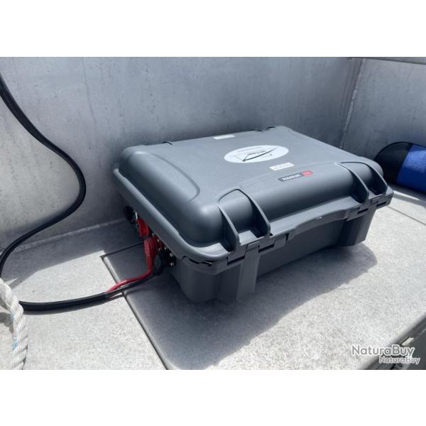 Batterie lithium Bat4boat Energy Case LiFePo4 36V 105Ah avec chargeur 10A et sorties 120A graphite