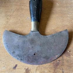 Couteau demi lune
