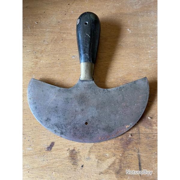 Couteau demi lune