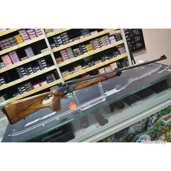 CARABINE BLASER R8 SUCCESS LUXUS BOIS GRADE 4 CALIBRE 9.3x62CANON AVEC ORGANES DE VISSES  NEUF