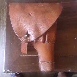 Étui militaire en cuir non identifié