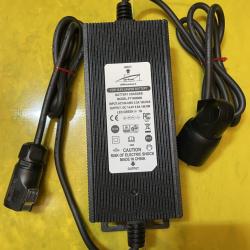 Bat4boat Chargeur 10A étanche pour batterie 12V LiFePo4 connecteur rapide 20mm