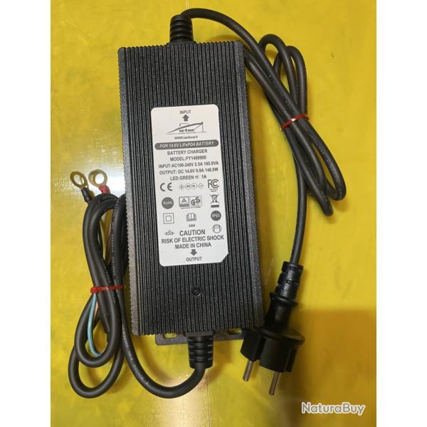 Bat4boat Chargeur 10A tanche pour batterie 12V LiFePo4 cosses M8