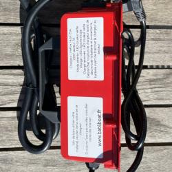 Bat4boat Chargeur 25A étanche pour batterie 12V LiFePo4 cosses M8