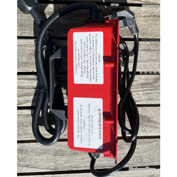 Bat4boat Chargeur 25A tanche pour batterie 12V LiFePo4 cosses M8