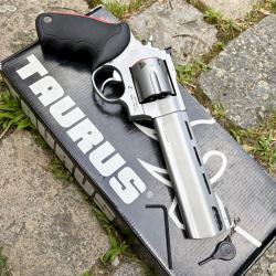 Revolver TAURUS 444 Raging Bull 6"1/2 Matte Compense Vr Cal 44 Magnum inox