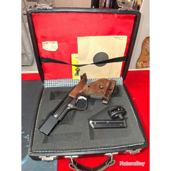 UNIQUE DES-69 U CAL. 22LR EN TRES BON ETAT + MALLETTE D'ORIGINE
