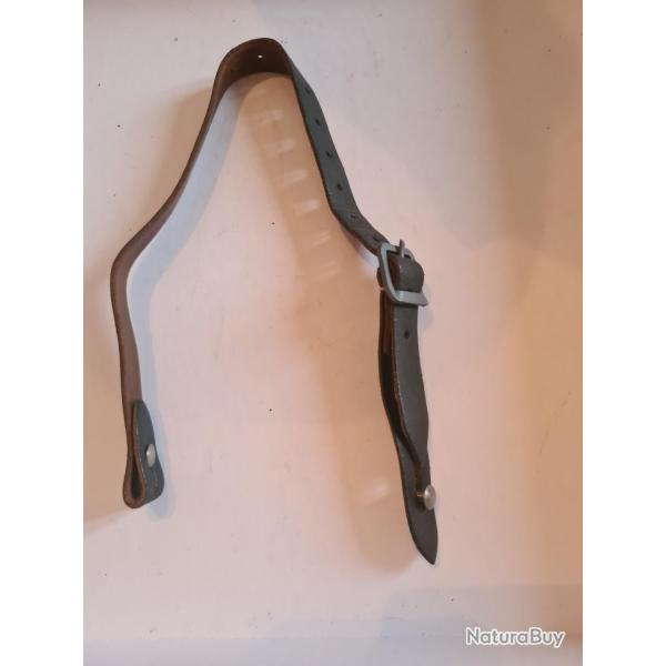 Trs belle jugulaire pour casque date 1943  Allemand WW2 en reproduction A25.21