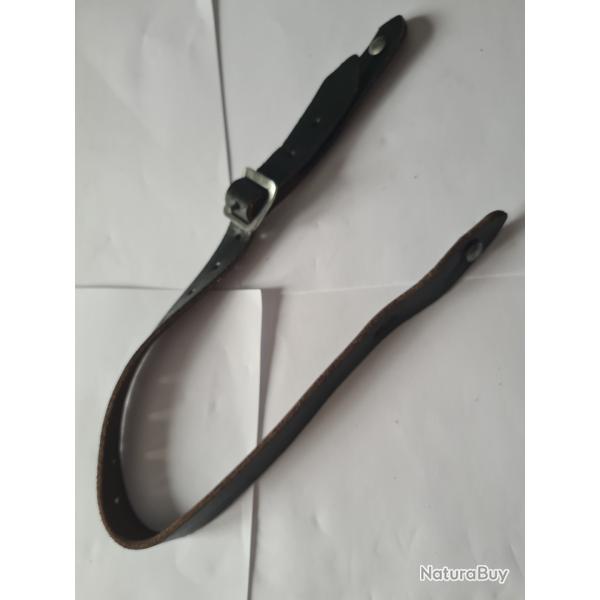 Trs belle jugulaire pour casque fin de guerre Allemand WW2 en reproduction , A25.67