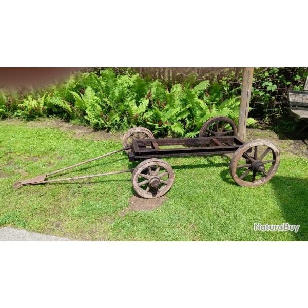 Chariot  moteur stationnaire antique  -  ancien chariot  moteur stationnaire d'avant-guerre