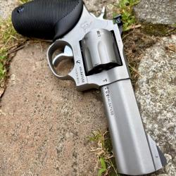 REVOLVER TAURUS 627 TRACKER 4" CALIBRE 357 magnum 38 spécial 38 semi wadcutter , 38 wadcutter