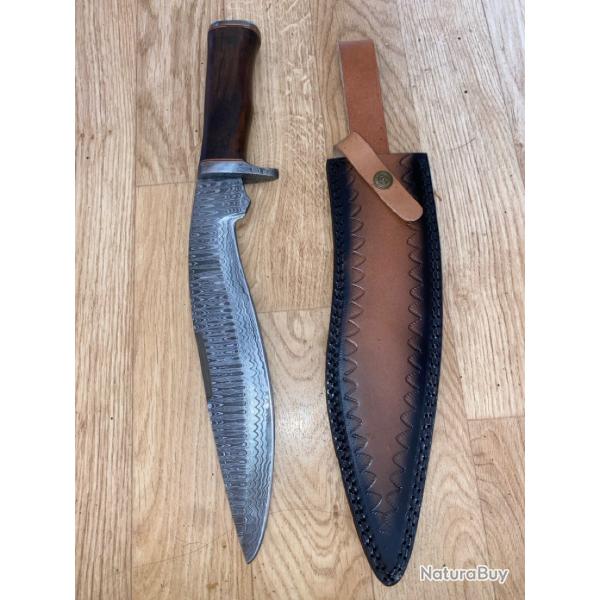 Couteau Kukkri Kukri Manche Bois Garde Pommeau Lame Acier Damas 256 Couches Etui Cuir Artisanat