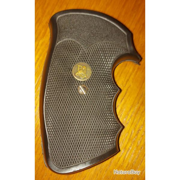 Crosse Pachmayr origine Colt Python