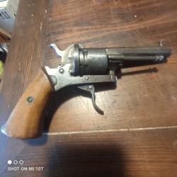 Pistolet bouledogue 320 à broche ressort de rappel cassé plus une vis manquante devant voir photos