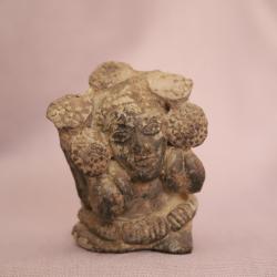 Tête de déesse féminine en terre cuite - Inde, Empire Maurya, 3ème-2ème siècle avant J.C.