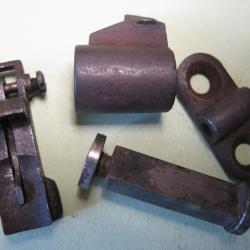Mauser 98/K quatre pieces ,detachées ,ejecteur ,renfort de crosse ,bague sup/guidon complet .Lot