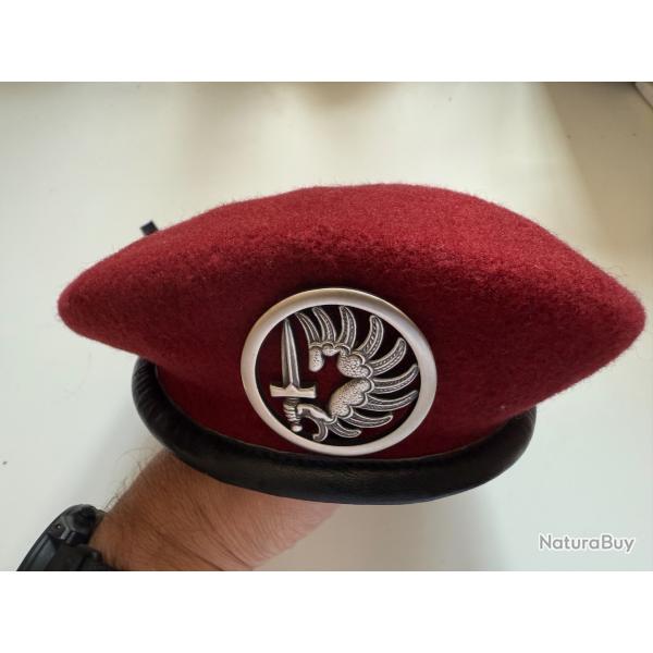 Bret rouge parachutiste
