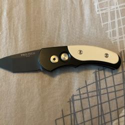 VEND COUTEAU AUTOMATIQUE PROTECH RUNT J4 TUXEDO.