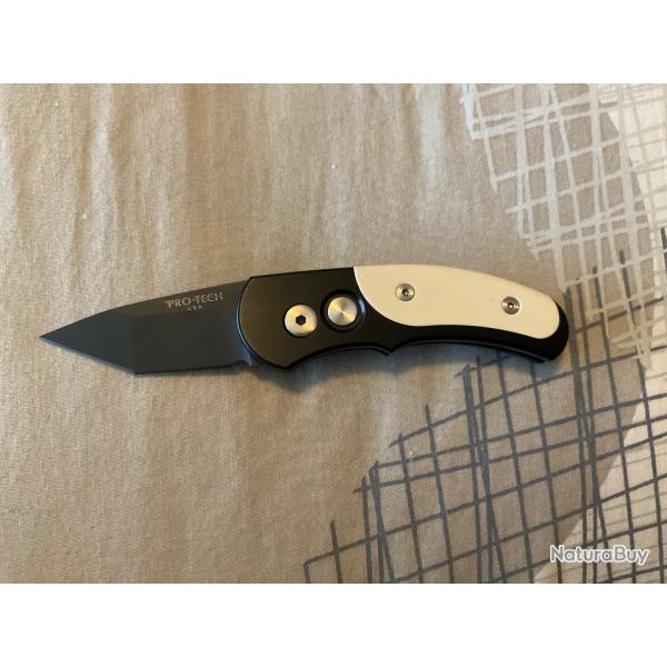 VEND COUTEAU AUTOMATIQUE PROTECH RUNT J4 TUXEDO.