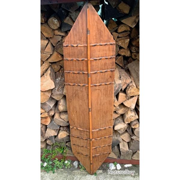 ANCIEN BEAU BOUCLIER INDONESIEN DU PEOPLE DAYAK, XIX, INDONESIE MALAISIE ASIE