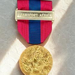 (18.004) Médaille de la Défense Nationale - Echelon Bronze - Agrafe Transport Aérien