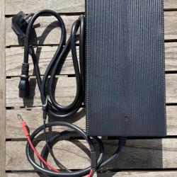 Bat4boat Chargeur 10A pour batterie 48V LiFePo4