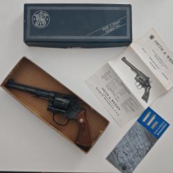 Smith & Wesson modèle 48 K22 calibre 22 Magnum  + boite et doc d'époque