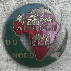 Insigne de Foyer "Afrique du Nord"-Fab.Aravit et Perez(eclat d'email)