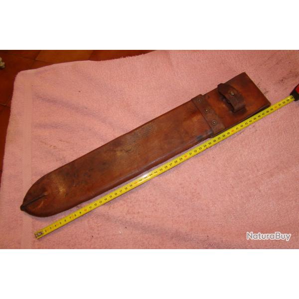 ETUI CUIR date1939  (machette?)