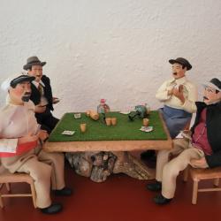 Santons pagnol en terre cuite partie de cartes