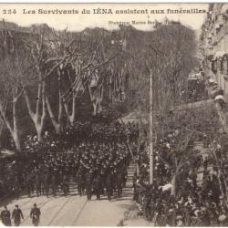 CPA - Marine Militaire - Les Survivants du " IENA " assistant aux funérailles -N°3113