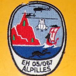 TISSU   ESCADRON D'HELICOPTERES 05/067 ALPILLES ,  A NOTER UN LEGER MANQUE A 11 HEURES ,  ETAT VOIR
