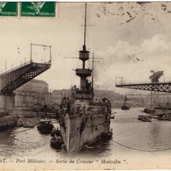 CPA- Marine Militaire -BREST-Port Militaire -Sortie du Cuirasse" Montcalm " N°3002