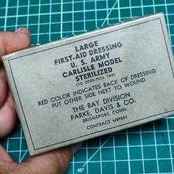 PANSEMENT US ARMY LARGE FIRST AID DRESSING CARLISLE MODEL STERILIZED BAY DIVISION WW2 39/45 (4)