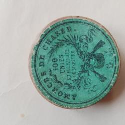 tres vielle boite d amorces cannelees en carton pour collection et pour armes a poudre noir