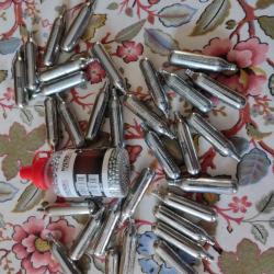 31 Sparclettes CO2, 12 g swissair + 3000 billes acier BBS