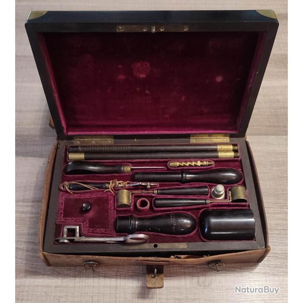 Rarissime coffret de ncessaire de nettoyage fusil ou pistolet dans son tui en cuir d'origine XIXe