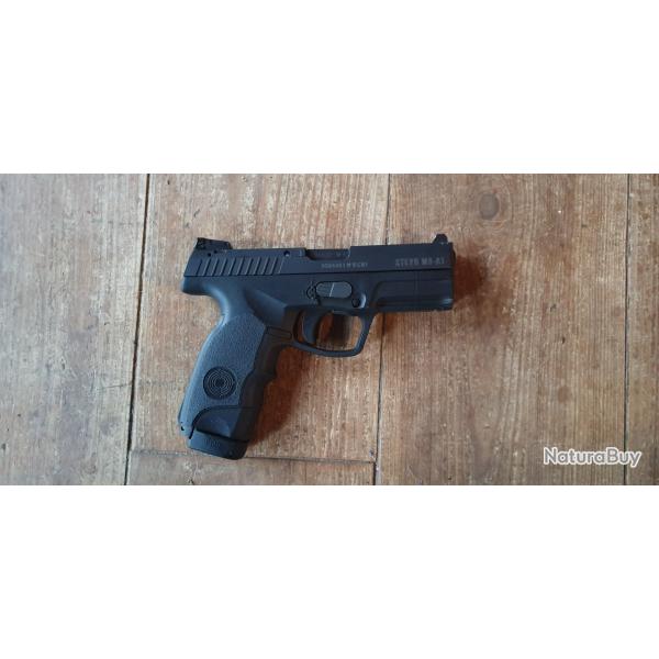 Pistolet Steyr M9-A1 calibre 9x19mm