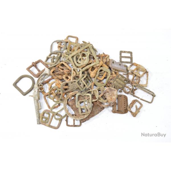 Lot de boucles anciennes. Pices de terrain. Romain ? Empire ? Premire Guerre Mondiale ? 1kg