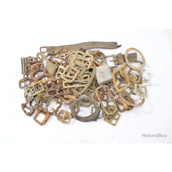 Lot de boucles anciennes. Pices de terrain. Romain ? Empire ? Premire Guerre Mondiale ? 1,2kg