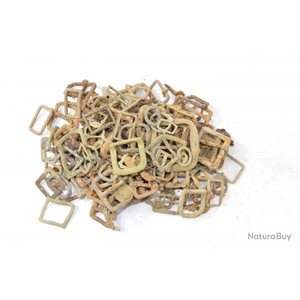 Lot de boucles anciennes. Pices de terrain. Romain ? Empire ? Premire Guerre Mondiale ? 1,1kg