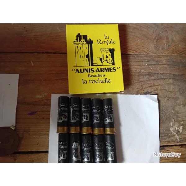 Bote de 10 belles cartouches anciennes cal 12 douilles cartons  "La  Royale "